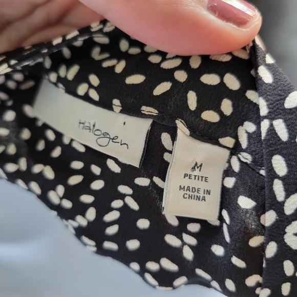 Halogen Tank Top Black with White Pattern Smocked Neck 100% Silk MP Med Petite - Picture 6 of 7